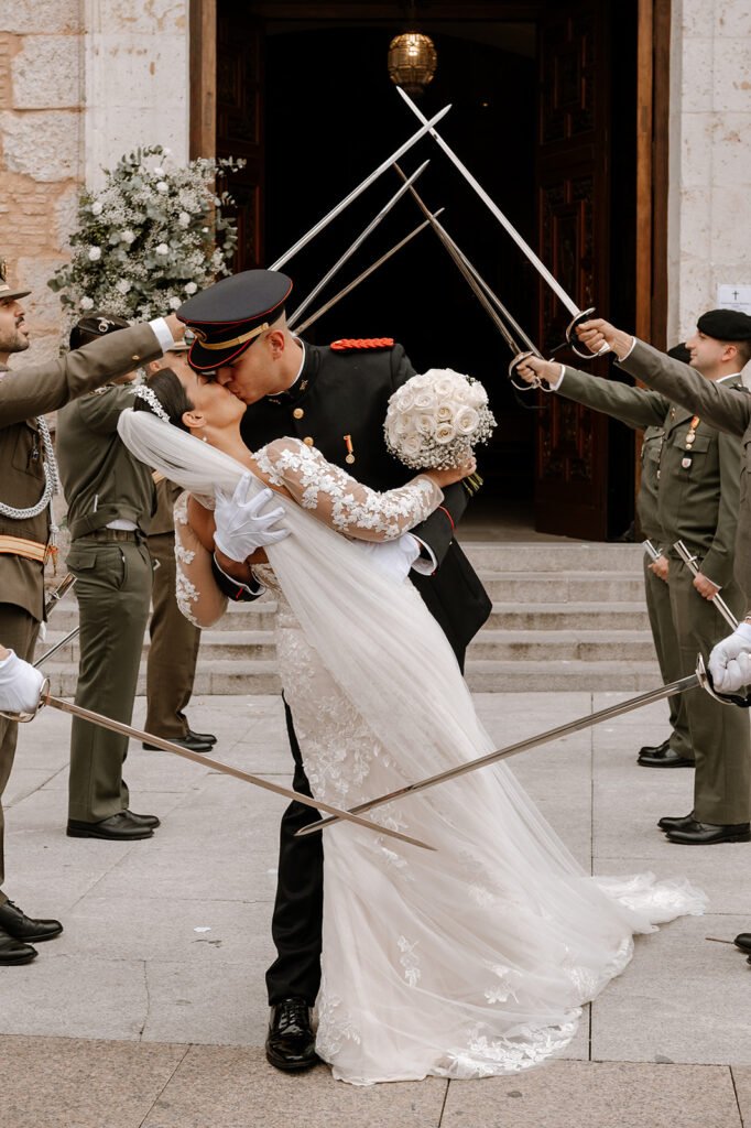 Salida de boda militar en torrejon de ardoz